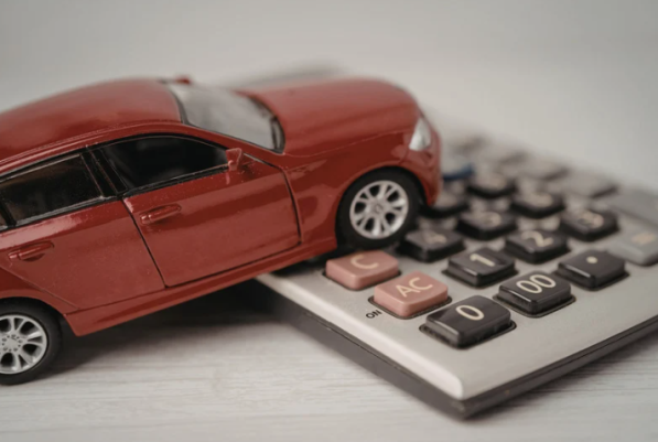 Pseudo-eindheffing fossiele personenauto’s per 2027: kabinet neemt knelpunten weg